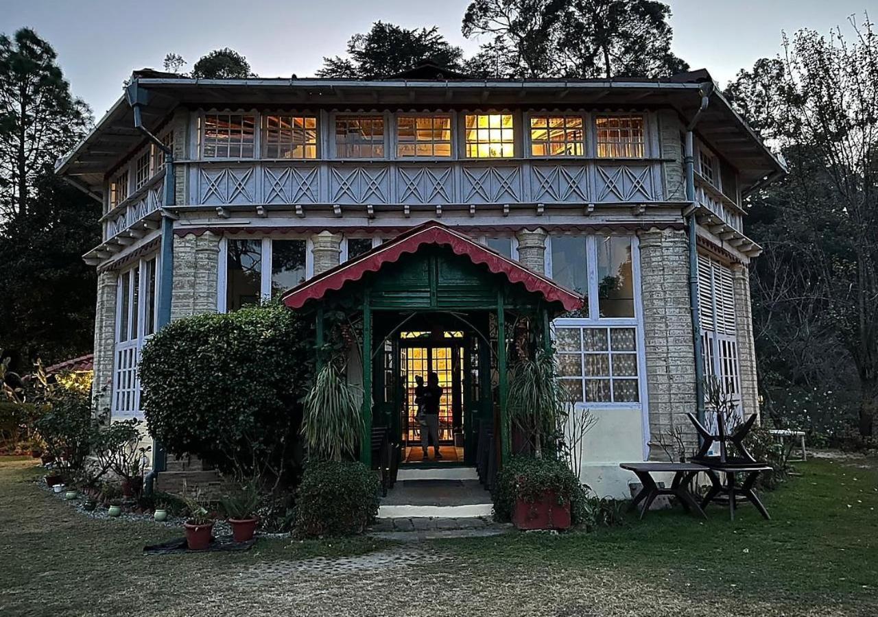 Chevron Rosemount Hotell Ranikhet Eksteriør bilde
