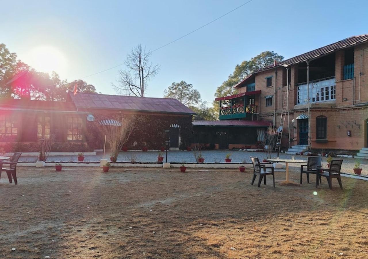 Chevron Rosemount Hotell Ranikhet Eksteriør bilde