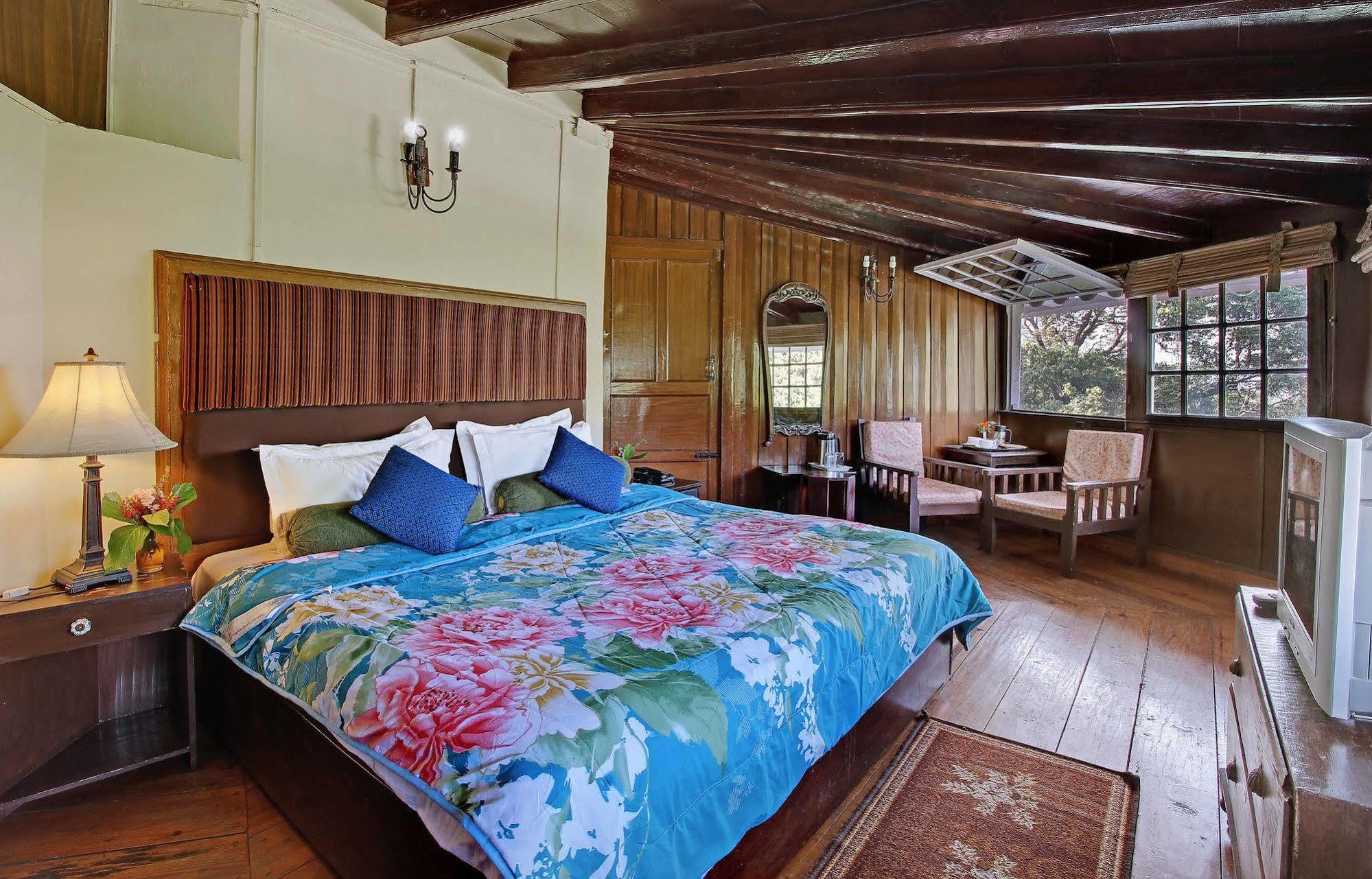 Chevron Rosemount Hotell Ranikhet Eksteriør bilde