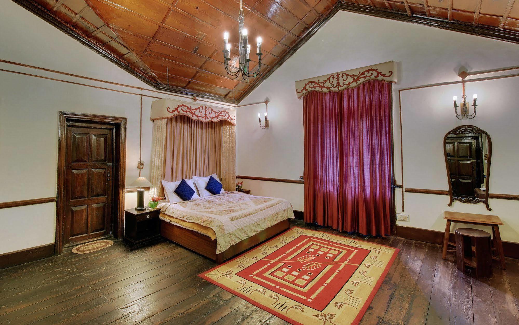 Chevron Rosemount Hotell Ranikhet Eksteriør bilde